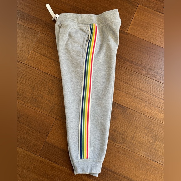 Like new Hanna Andersson soft cotton sweat pants with stripe side detail.Size 3Y - Picture 4 of 4